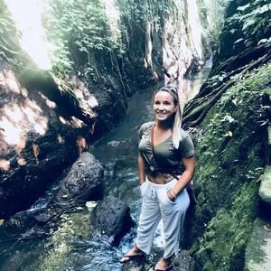 Meet your Posher, Michaela